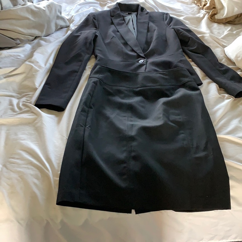 Like new Worthington Blazer and Pencil Skirt Set